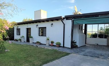 Casa en venta con pileta, en Los Talas. Berisso