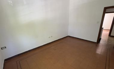 Casa 3 dormitorios con balcón y garage en b° Juniors (APPTO BANCOR)