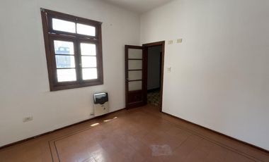 Casa 3 dormitorios con balcón y garage en b° Juniors (APPTO BANCOR)