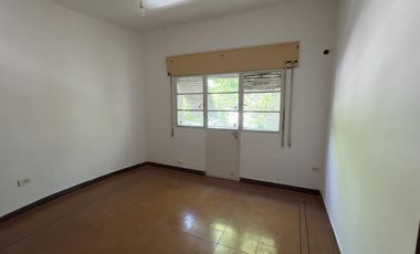 Casa 3 dormitorios con balcón y garage en b° Juniors (APPTO BANCOR)