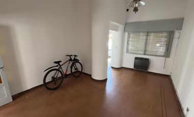 Casa 3 dormitorios con balcón y garage en b° Juniors (APPTO BANCOR)