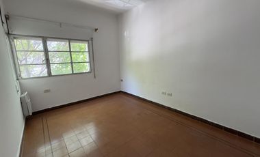 Casa 3 dormitorios con balcón y garage en b° Juniors (APPTO BANCOR)