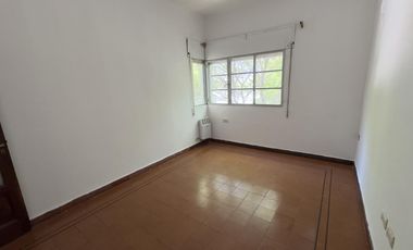 Casa 3 dormitorios con balcón y garage en b° Juniors (APPTO BANCOR)