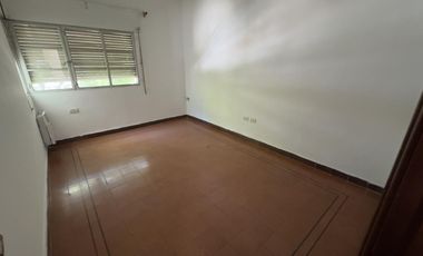 Casa 3 dormitorios con balcón y garage en b° Juniors (APPTO BANCOR)