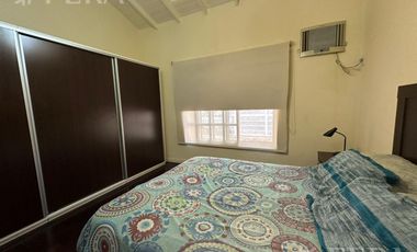 Venta casa 4 ambientes con cochera y fondo libre con piscina en Berazategui