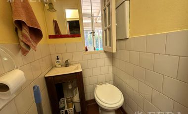 Venta casa 4 ambientes con cochera y fondo libre con piscina en Berazategui