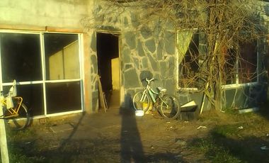 Casa en venta - 2 Dormitorios 1 Baño - 236Mts2 - Mar del Tuyú