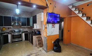 Casa en venta - 3 Dormitorios 4 Baños - 280Mts2 - Villa Lugano
