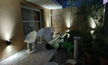 Casa en venta - 3 Dormitorios 4 Baños - 280Mts2 - Villa Lugano