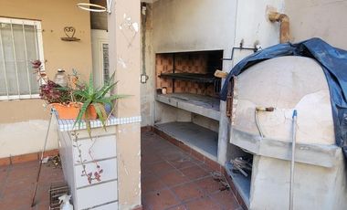 Casa en venta - 3 Dormitorios 4 Baños - 280Mts2 - Villa Lugano