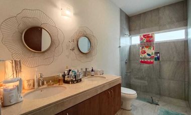 CASA DE 1 PISO EN VENTA SÚPER EQUIPADA EN PRIVADA AL NORTE DE MERIDA, YUCATÁN