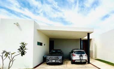 CASA DE 1 PISO EN VENTA SÚPER EQUIPADA EN PRIVADA AL NORTE DE MERIDA, YUCATÁN