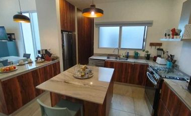 CASA DE 1 PISO EN VENTA SÚPER EQUIPADA EN PRIVADA AL NORTE DE MERIDA, YUCATÁN