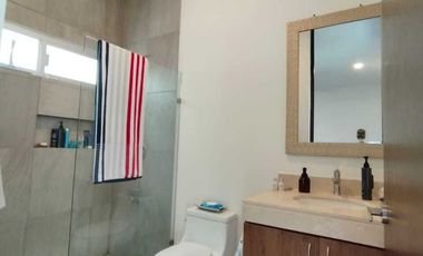 CASA DE 1 PISO EN VENTA SÚPER EQUIPADA EN PRIVADA AL NORTE DE MERIDA, YUCATÁN