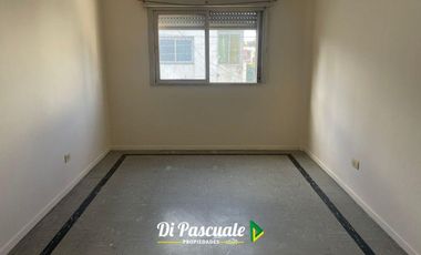 Venta Apto Crédito Hipotecario PH 3 Ambientes con Patio - Moreno Centro