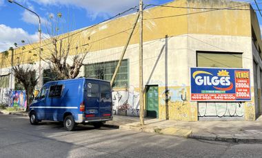 VENTA GALPÓN 1600M² CUB.    1200M² DESC. EN R. MEJÍA - M BUEN ESTADO