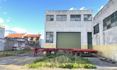 VENTA GALPÓN 1600M² CUB.    1200M² DESC. EN R. MEJÍA - M BUEN ESTADO