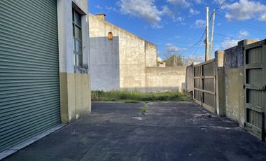 VENTA GALPÓN 1600M² CUB.    1200M² DESC. EN R. MEJÍA - M BUEN ESTADO