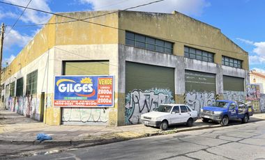 VENTA GALPÓN 1600M² CUB.    1200M² DESC. EN R. MEJÍA - M BUEN ESTADO