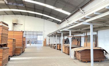VENTA GALPÓN 1600M² CUB.    1200M² DESC. EN R. MEJÍA - M BUEN ESTADO