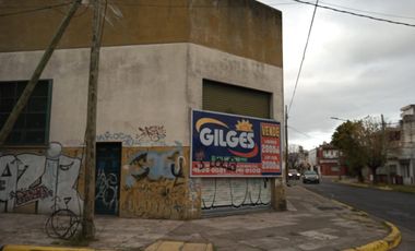 VENTA GALPÓN 1600M² CUB.    1200M² DESC. EN R. MEJÍA - M BUEN ESTADO