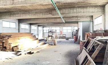 VENTA GALPÓN 1600M² CUB.    1200M² DESC. EN R. MEJÍA - M BUEN ESTADO