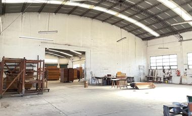 VENTA GALPÓN 1600M² CUB.    1200M² DESC. EN R. MEJÍA - M BUEN ESTADO