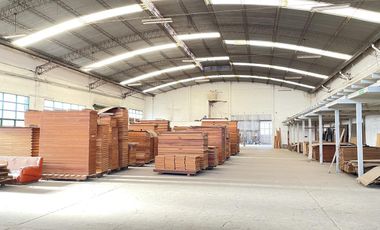 VENTA GALPÓN 1600M² CUB.    1200M² DESC. EN R. MEJÍA - M BUEN ESTADO