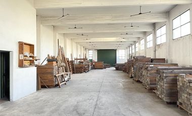 VENTA GALPÓN 1600M² CUB.    1200M² DESC. EN R. MEJÍA - M BUEN ESTADO