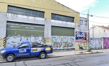 VENTA GALPÓN 1600M² CUB.    1200M² DESC. EN R. MEJÍA - M BUEN ESTADO