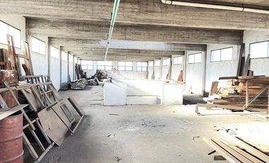 VENTA GALPÓN 1600M² CUB.    1200M² DESC. EN R. MEJÍA - M BUEN ESTADO