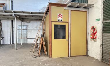 VENTA GALPÓN 1600M² CUB.    1200M² DESC. EN R. MEJÍA - M BUEN ESTADO