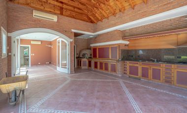 Casa en venta de 5 dormitorios en  La Horqueta