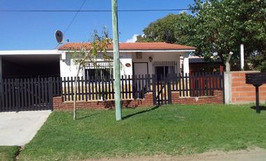 Casa en venta - 2 Dormitorios 1 Baño - Cochera - 600Mts2 - Mar del Tuyú
