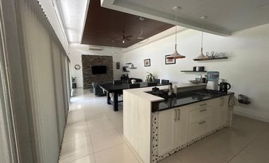 EN VENTA CASA DOS DORMITORIOS MAS PLAYROOM, PISCINA Y PARQUE. A 100 MTS DEL RIO. PUEBLO ESTHER.