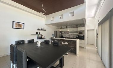 EN VENTA CASA DOS DORMITORIOS MAS PLAYROOM, PISCINA Y PARQUE. A 100 MTS DEL RIO. PUEBLO ESTHER.