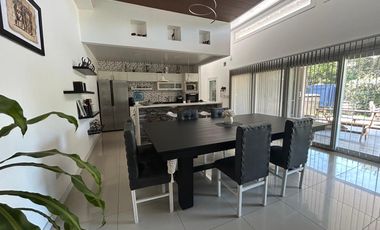 EN VENTA CASA DOS DORMITORIOS MAS PLAYROOM, PISCINA Y PARQUE. A 100 MTS DEL RIO. PUEBLO ESTHER.