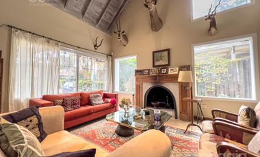 Sobre la mejor calle de Santa Rita, Casa con 4 Dormitorios, Parque, Pileta y Parrilla