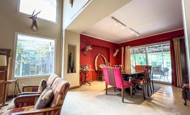 Sobre la mejor calle de Santa Rita, Casa con 4 Dormitorios, Parque, Pileta y Parrilla