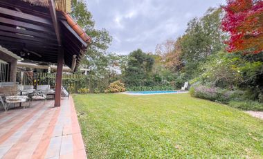 Sobre la mejor calle de Santa Rita, Casa con 4 Dormitorios, Parque, Pileta y Parrilla