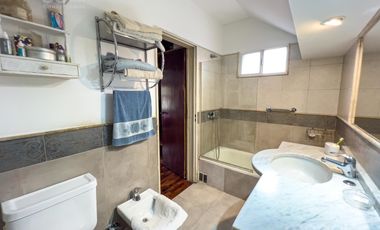 Sobre la mejor calle de Santa Rita, Casa con 4 Dormitorios, Parque, Pileta y Parrilla