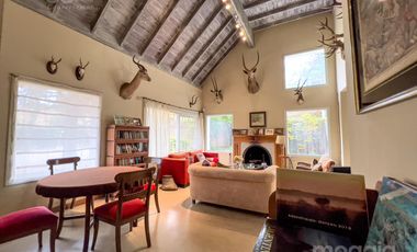 Sobre la mejor calle de Santa Rita, Casa con 4 Dormitorios, Parque, Pileta y Parrilla