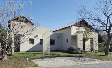 Venta Casa - Barrio Privado Buen Retiro / Pilar - Diseño Único y Luminosa