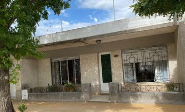 Casa en venta - 3 Dormitorios 1 Baño - Cochera - 1.200Mts2 - Junín