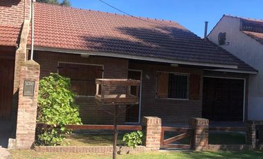 Casa en venta - 3 Dormitorios 2 Baños - Cochera - 300Mts2 - Santa Clara del Mar