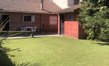 Casa en venta - 3 Dormitorios 2 Baños - Cochera - 300Mts2 - Santa Clara del Mar