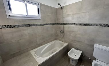 PH a estrenar, 3 ambientes, con cochera y patio