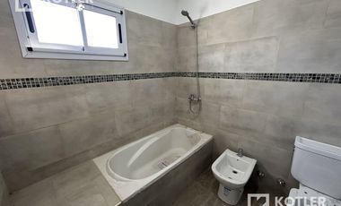 PH a estrenar, 3 ambientes, con cochera y patio