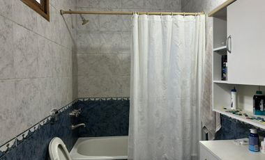 CASA VENTA 3 DORMITORIOS JARDIN PISCINA FUNES SANTA FE