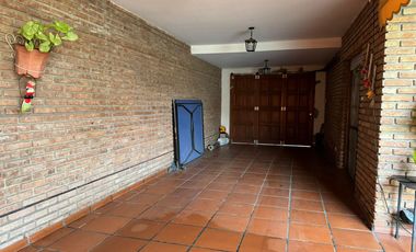 CASA VENTA 3 DORMITORIOS JARDIN PISCINA FUNES SANTA FE